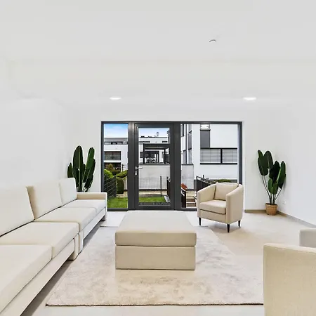 Premium Coliving For Professionals And Travelers Alike *
